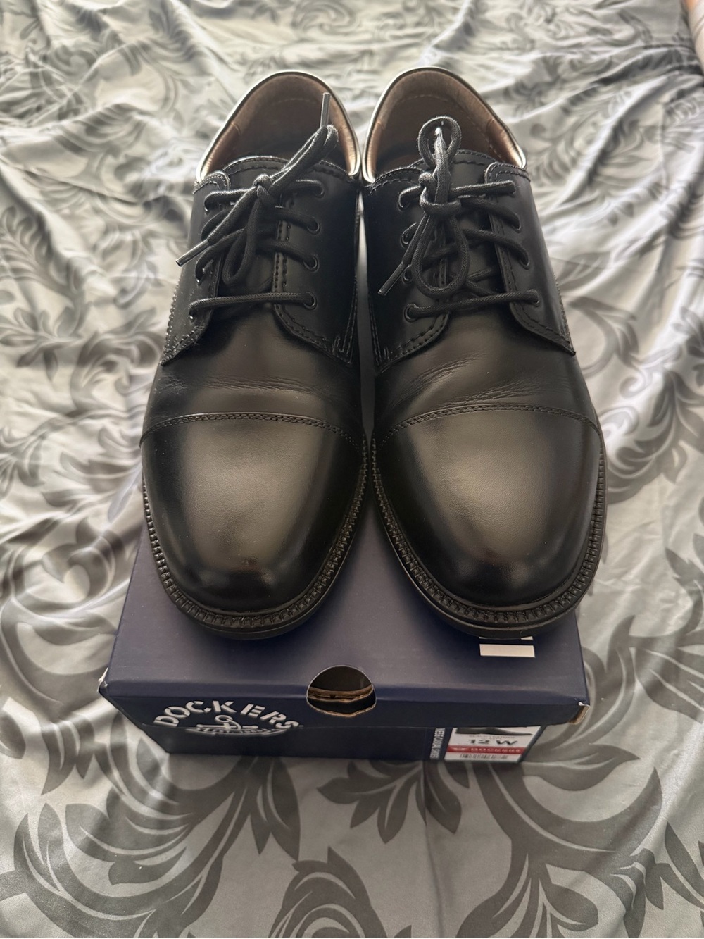 Dockers Gordon Black Leather Cap-Toe Derby Dress Shoes